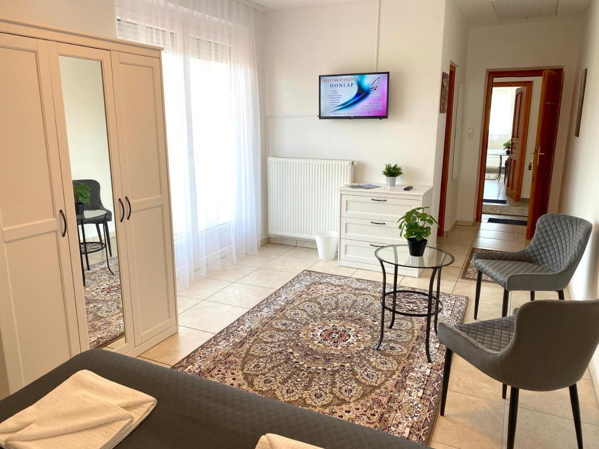 Villa Lillybeth - Lake Balaton ケストヘイ エクステリア 写真